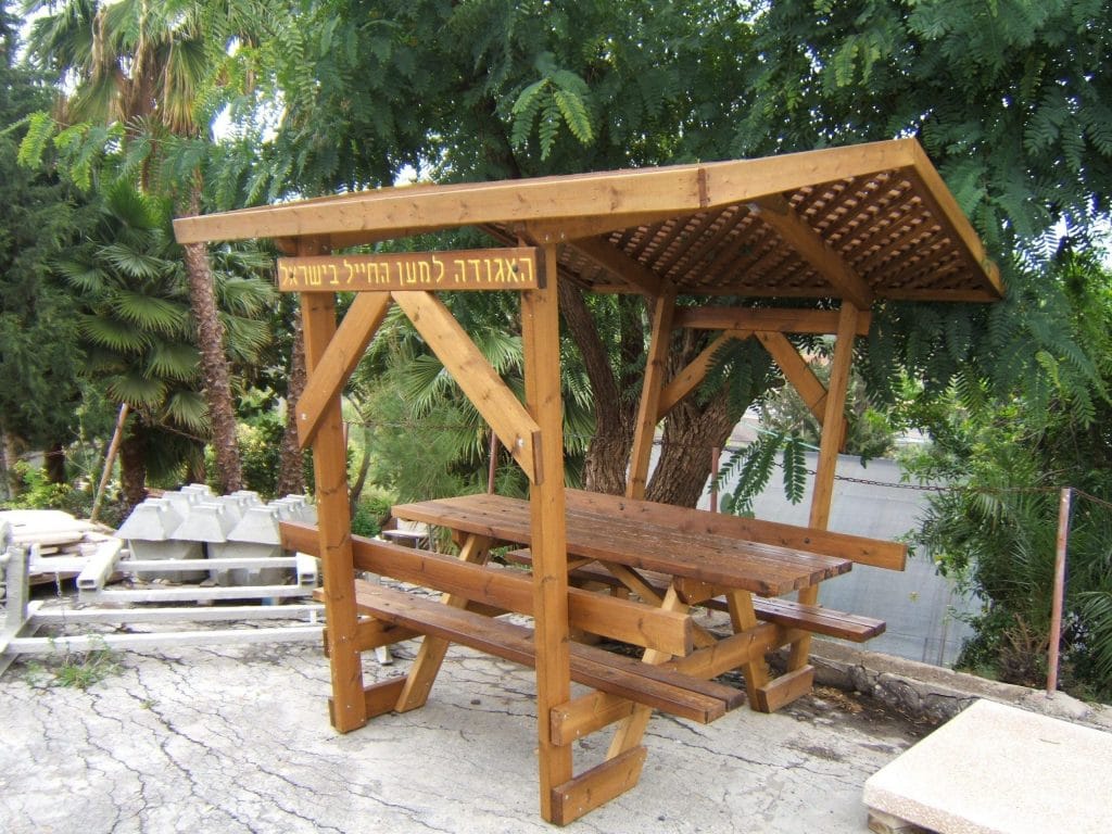 שולחנות קק"ל עם פרגולה