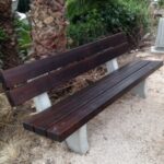 ספסל עץ ובטון