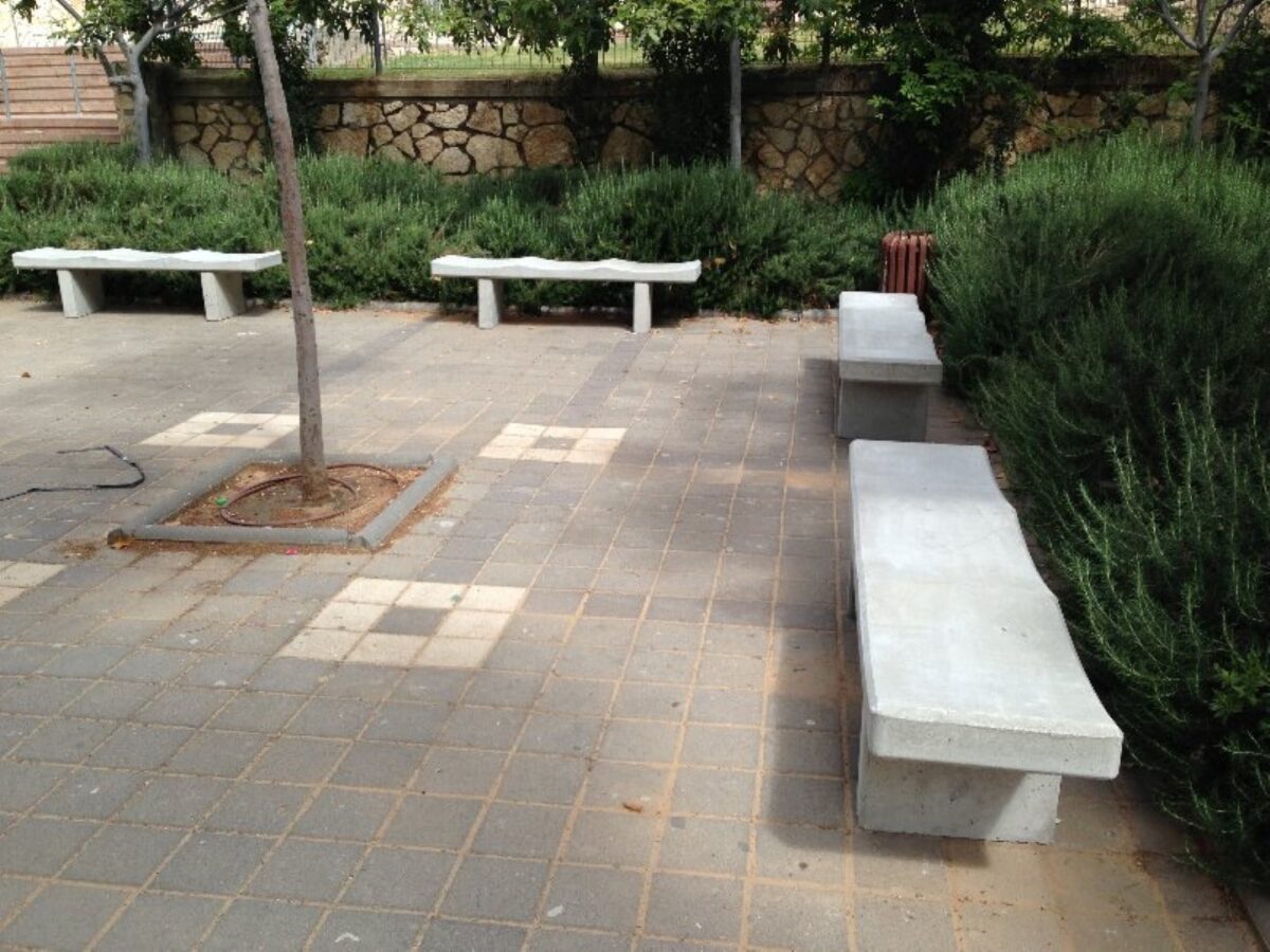 IMG_2353-Large.jpg ספסלי בטון