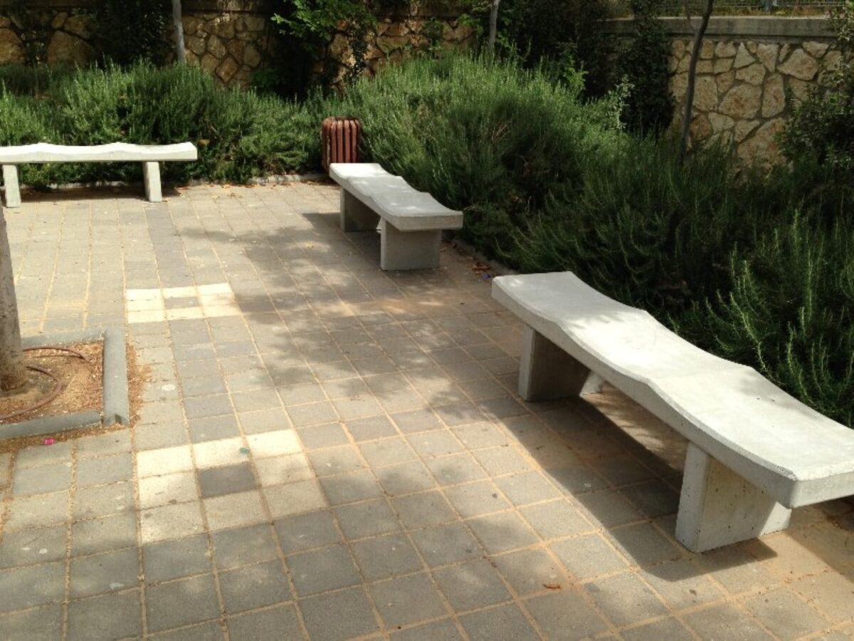 IMG_2354-Large.jpg ספסלי בטון