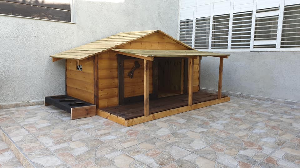 מלונה לכלב גדולה מעץ מלא - עמידה נגד גשם ושמש