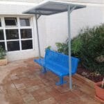 פרגולת פח לספסל